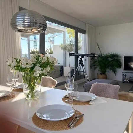 Exclusive & Luxury Penthouse In Cabopino With Stunning Sea Views - By Seitz Apartmets דירה